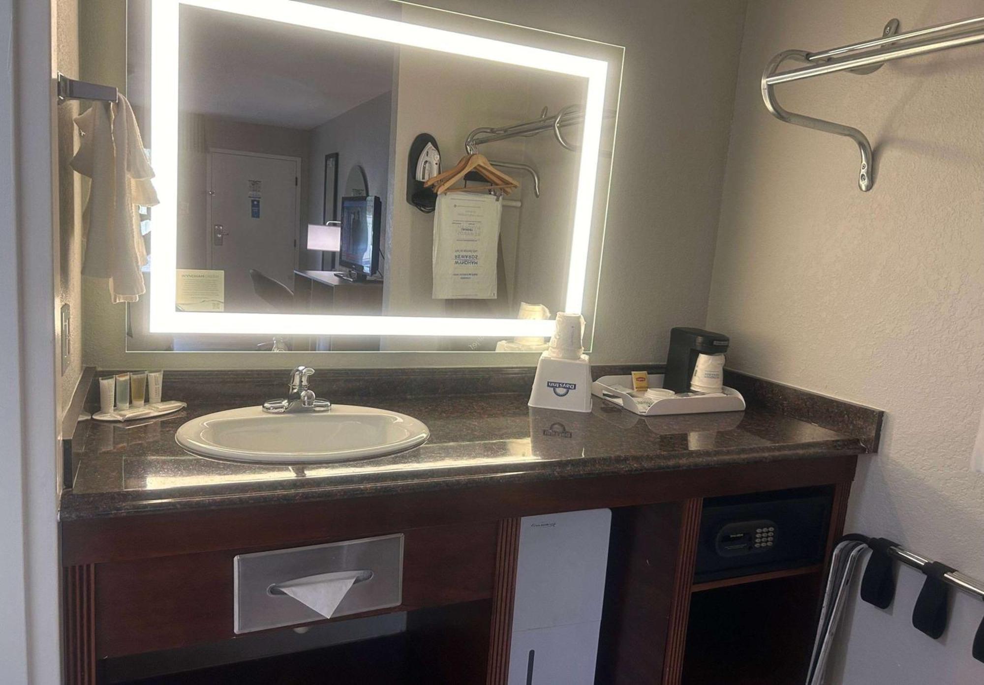 Days Inn By Wyndham Port Charlotte Town Center المظهر الخارجي الصورة